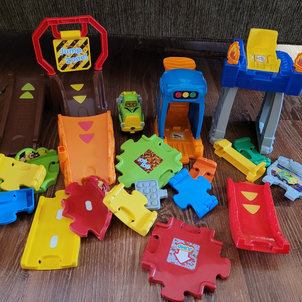 V Tech Go Go Smart Wheels Press and Race Monster Truck set
